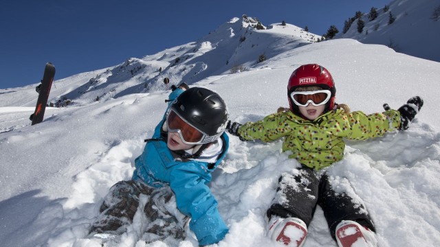 Spass im Schnee © hochzeiger.com winter kinder familie