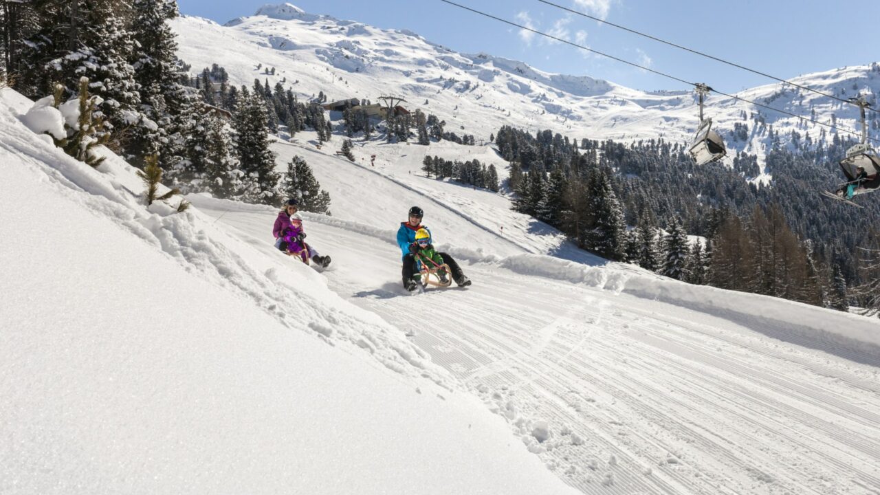 rodeln hochzeiger winter familie