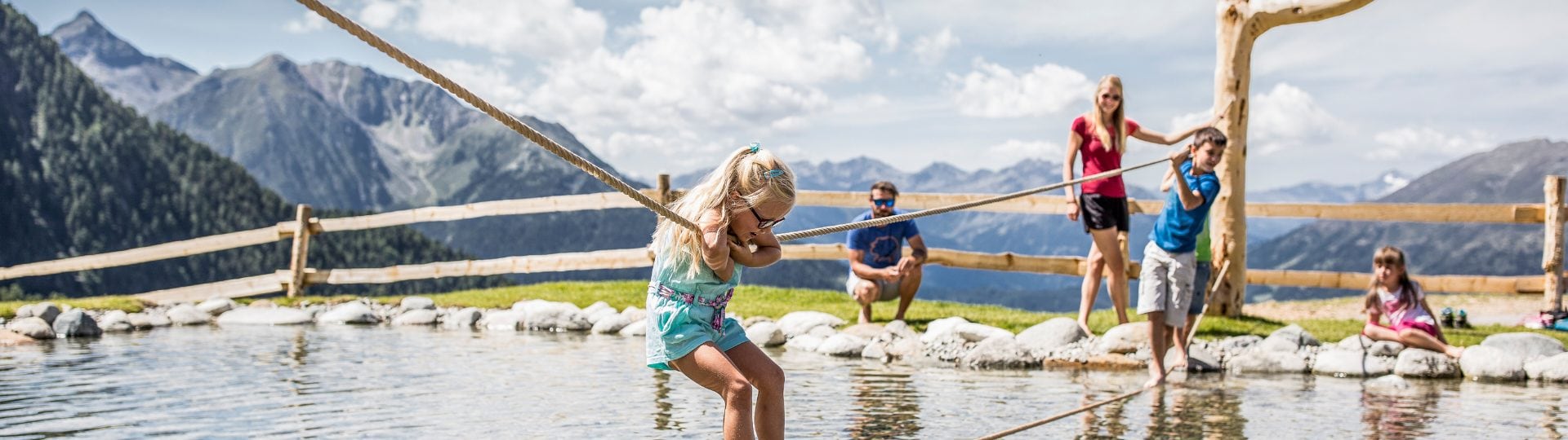 sommer familie zirbenpark zirbenwasser 4