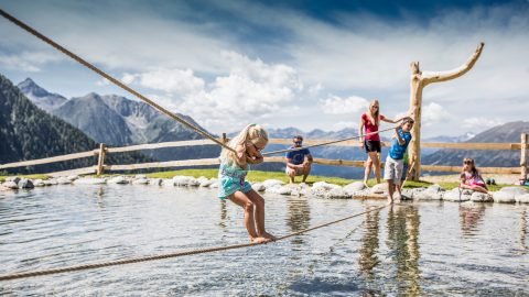 sommer familie zirbenpark zirbenwasser 4