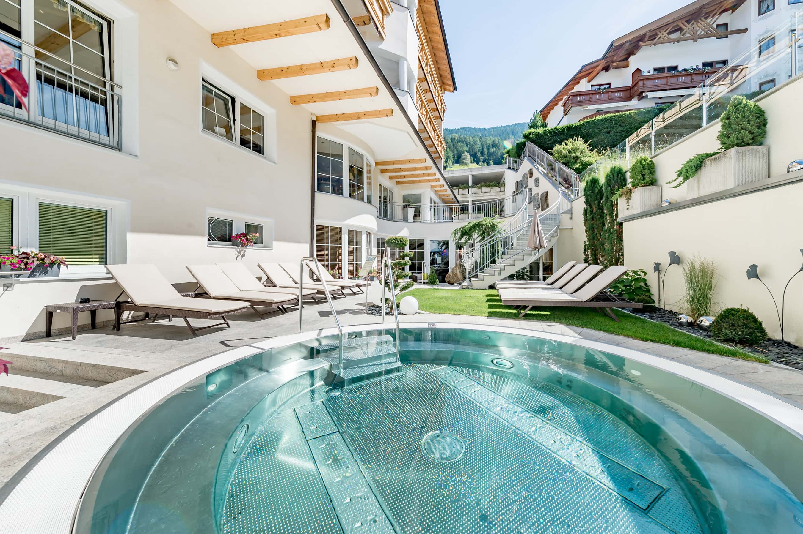 Summer 3 wellness aussenpool1